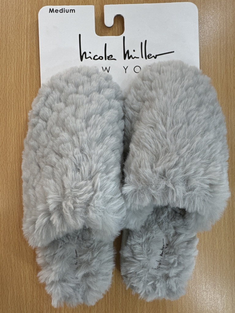 PANTUFLAS GRISES NICOLLE MILLER" M" CERRADAS