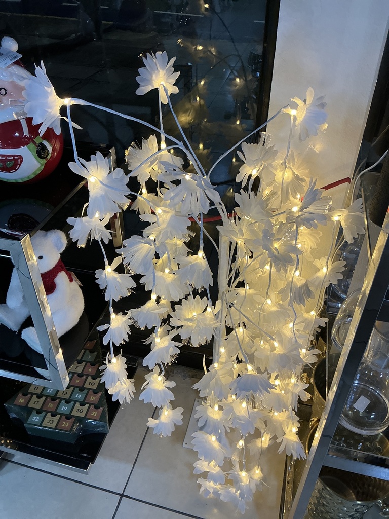 ARBOL BLANCO CON LUZ