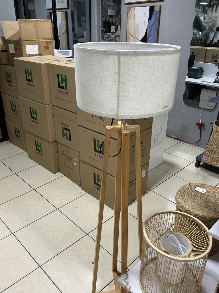 LAMPARA DE PIE BASE MADERA 